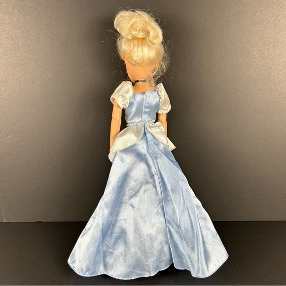 Disney 15" Cinderella Royal Doll & Her Blue Dress - Picture 3 of 4